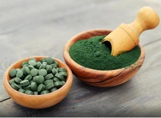 Who are the organic spirulina tablets suitable for?