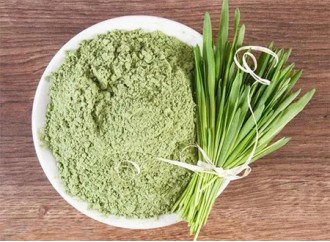 What are the health benefits of barley grass powder as raw material?