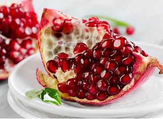 Does taking pomegranate fruit powder have a whitening effect?