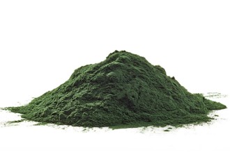 What benefits are enhanced by combining Spirulina powder and Moringa leaf powder?