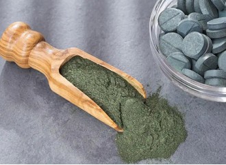 Is Spirulina powder suitable as a meal replacement for people who are losing weight?