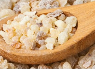 What are the precautions for using boswellia serrata extract?